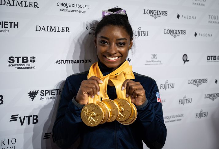 Simone Biles er sigursælasta fimleikakona, eða maður í sögu Bandaríkjanna.