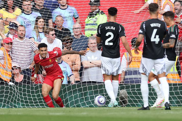 Luis Diaz fagnar hér marki sínu fyrir Liverpool í dag.
