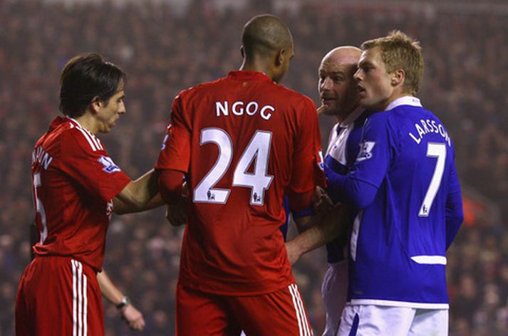 Lee Carsley lætur David Ngog heyra það eftir að vítaspyrna var dæmd.