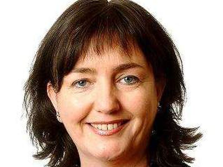 Tillaga um rannsókn á aðdraganda þess að Íslendingar studdu innrásina í Írak liggur nú fyrir Alþingi. Flutningsmenn vilja að yfirheyrslurnar verði fyrir opnum tjöldum en óvíst hvort þeim verður varpað beint til almennings, eins og gert er þessa dagana í sambærilegum yfirheyrslum yfir Tony Blair, þáverandi forsætisráðherra Bretlands.