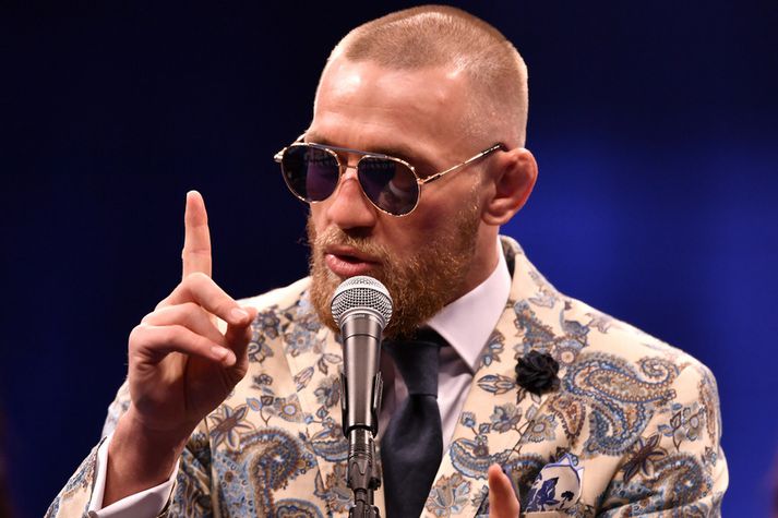 Conor McGregor er að gera betri hluti í viðskiptalífinu en inn í búrinu þessa daga.