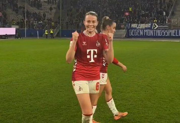 Sandra María Jessen fagnar þrennu sinni í leikslok á Hamborg í gær.