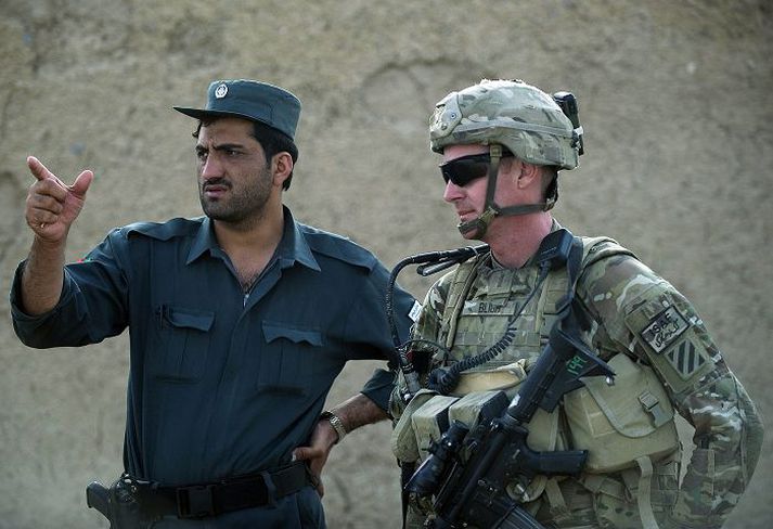 Dregið verður úr samstarfi NATO og afganska hersins til að draga úr áhættu sveita NATO.