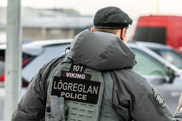 Lögregla naut aðstoðar sérsveitar í nótt. 