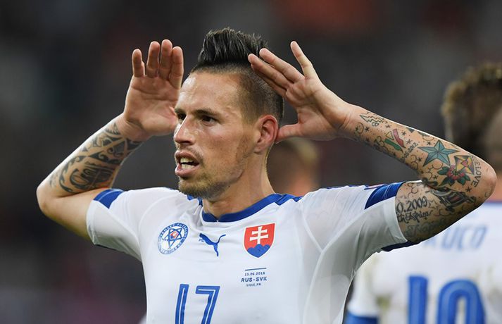 Hamsik fagnar hér markinu frábæra gegn Rússum.