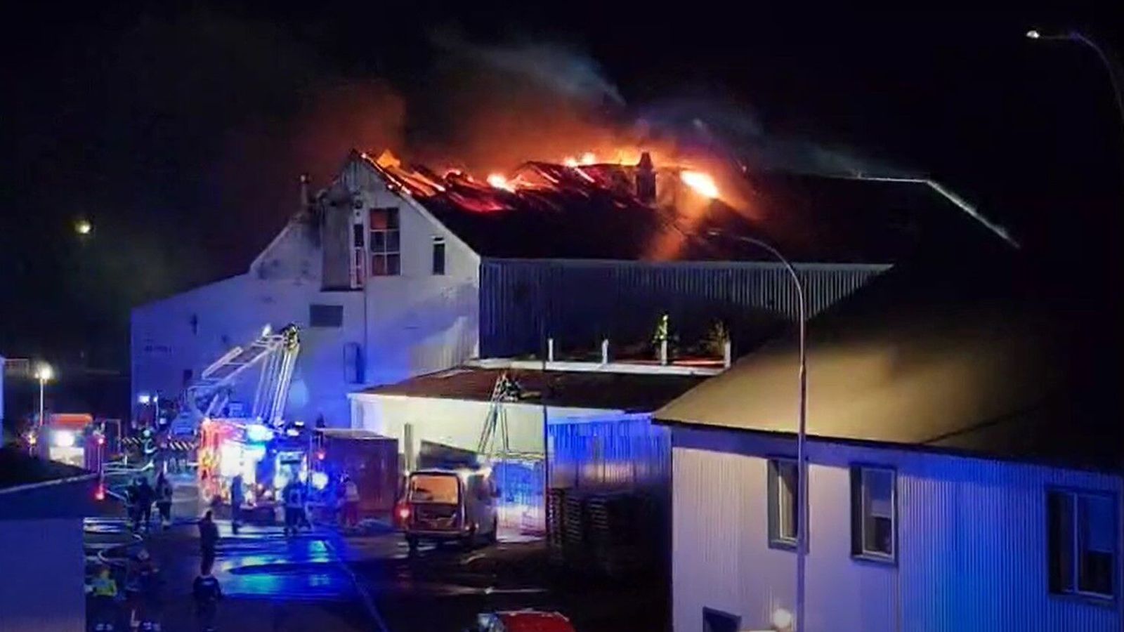 Enn verið að slökkva í síðustu glæðunum