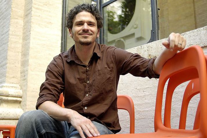 Dave Eggers vakti mikla athygli fyrir bók sína A Heartbreaking Work of a Staggering Genius.