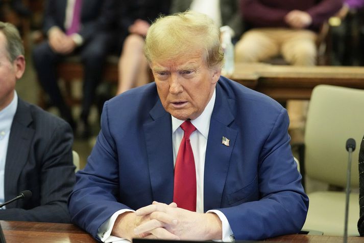 Donald Trump, forseti Bandaríkjanna, í dómsal í New York í fyrra.