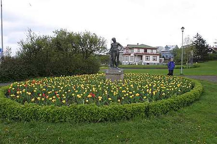 Deilur hafa staðið um hvort skerða eigi aðgengi að Hallargarðinum.