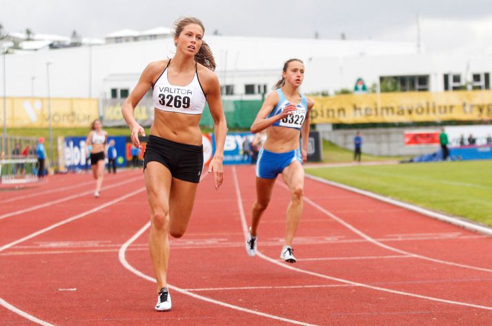 Arna Stefanía Guðmundsdóttir, FH, hrósaði sigri í 400 metra hlaupi og langstökki.