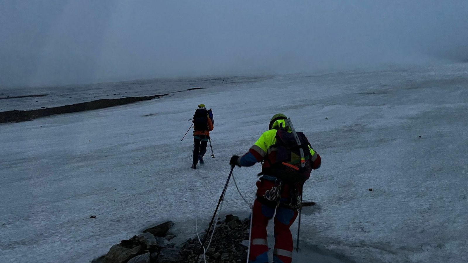 Sendu skila­boð á Neyðar­línuna en enginn fundist á svæðinu - Vísir