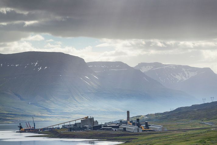 Íslensk stjórnvöld sömdu sig frá markmiðum Kýótóbókunarinnar til að hægt væri að reisa ný stóriðjuver og stækka, þar meðal nýtt álver á Reyðarfirði.