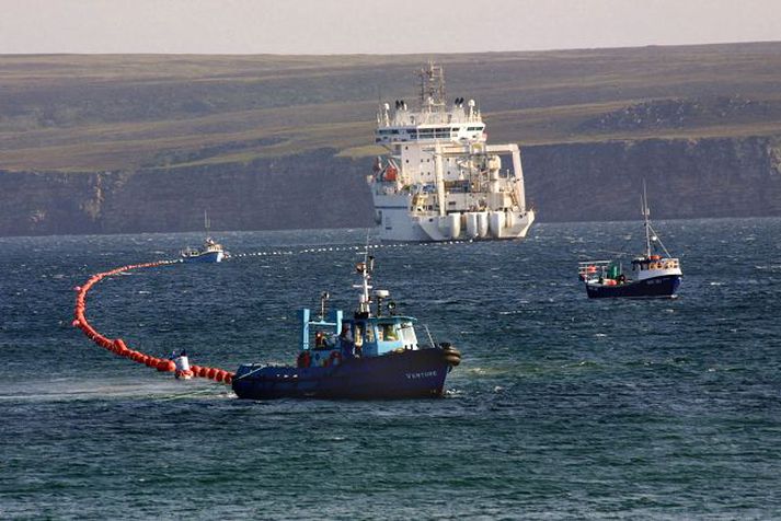 Sætrengur Danice bíður fullbúinn eftir því að gagnaver taki til starfa hér á landi og nýti flutningsgetuna. Tafir valda því að orku- og fjarskiptafyrirtæki þurfa að leggja fram nýtt hlutafé.