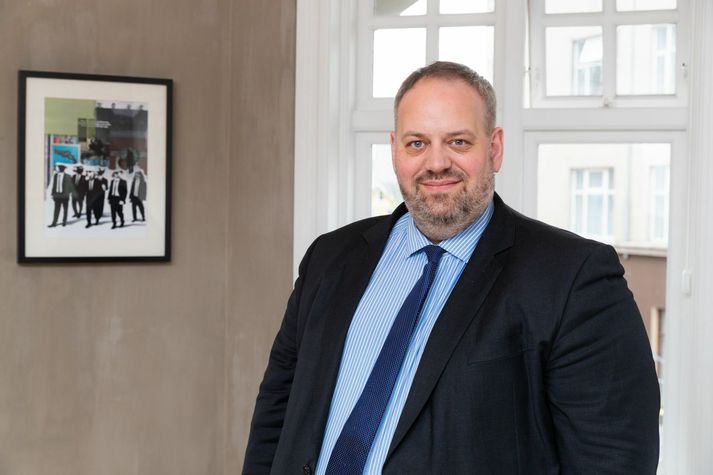 Nýr 40/40 listi hefur verið birtur en á honum má sjá nöfn stjórnenda, sem eru yngri en 40 ára og teljast rísandi stjörnur í íslensku viðskiptaífi. Andrés Jónsson, framkvæmdastjóri Góðra samskipta sem stendur fyrir 40/40 listanum, segir stjórnendahópinn á 40/40 listanum í ár eiga það sameiginlegt að tilheyra nýja skólanum í viðskiptalífinu. 