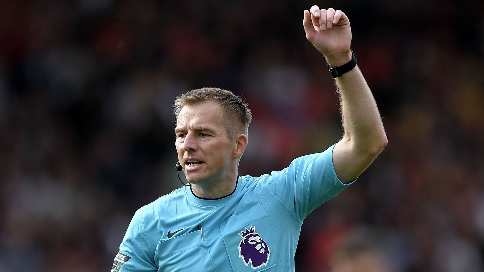 Dómari tekinn af leik Lierpool og Arsenal nokkrum klukku­tímum fyrir leik
