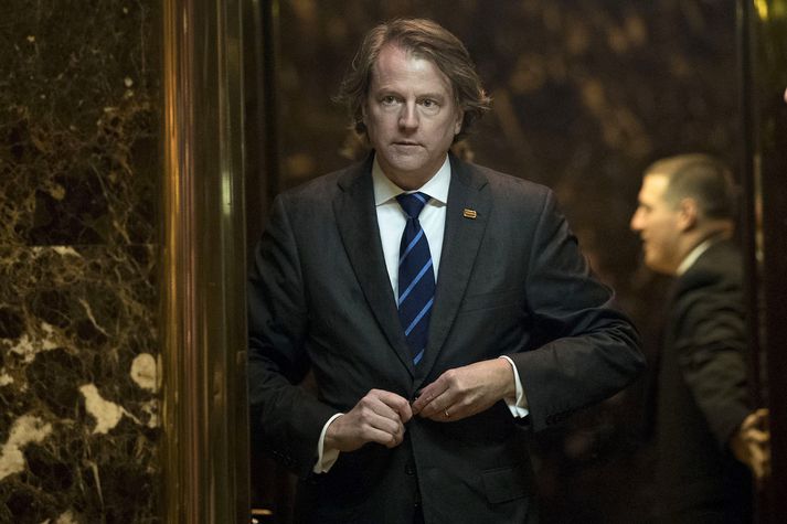 Donald F. McGahn hefur verið í lögfræðingateymi forsetans í nokkur ár. Hér er hann á leið á fund í Trump Tower eftir kosningarnar 2016.