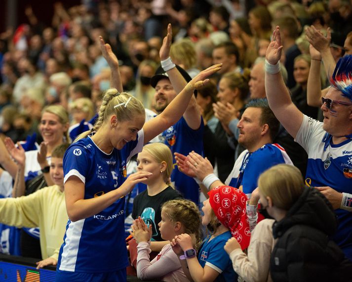 Rut Jónsdóttir er í íslenska landsliðshópnum sem ætlar sér sigur gegn Ísrael í leikjunum tveimur um helgina. Liðið vonast eftir góðum stuðningi.