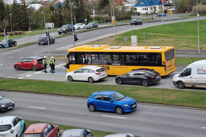 Einhvers konar vökvi lak úr strætisvagninum.