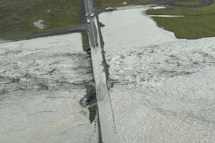 Jökulhlaupið olli miklum skemmdum á hringveginum.