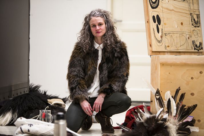 Tereza Hof, leikkona fer með öll hlutverkin í sýningunni Skugga-Baldur í Hafnarhúsinu. 