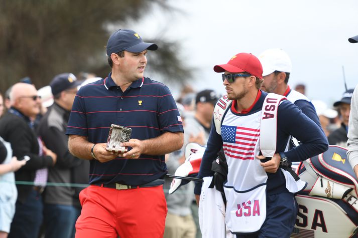 Patrick Reed og kylfusveinninn Kessler Karain.