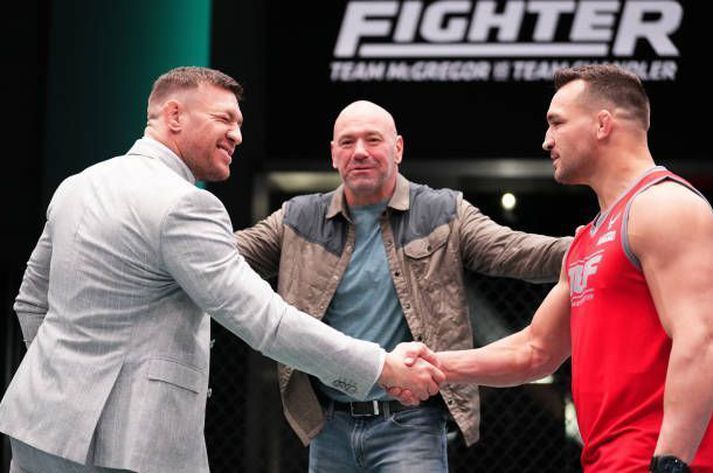 Conor McGregor og Michael Chandler, ásamt Dana White, við tökur á raunveruleikaþætti UFC. Þá grínuðust þeir með að berjast en nú er málið orðið alvara. 