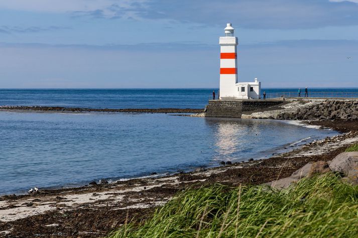 Einn hinna ákærðu kom með vistir í skútuna í fjörunni við Garðskagavita á Reykjanesi. Skömmu síðar kom lögreglan um borð og fann fíkniefnin.