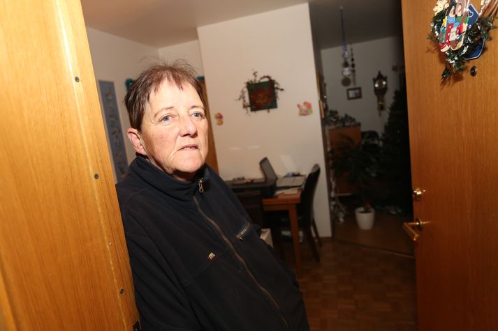 Íbúð Helgu fylltist af reyk þannig að hjónin settu handklæði fyrir hurðina og fóru út á svalir.