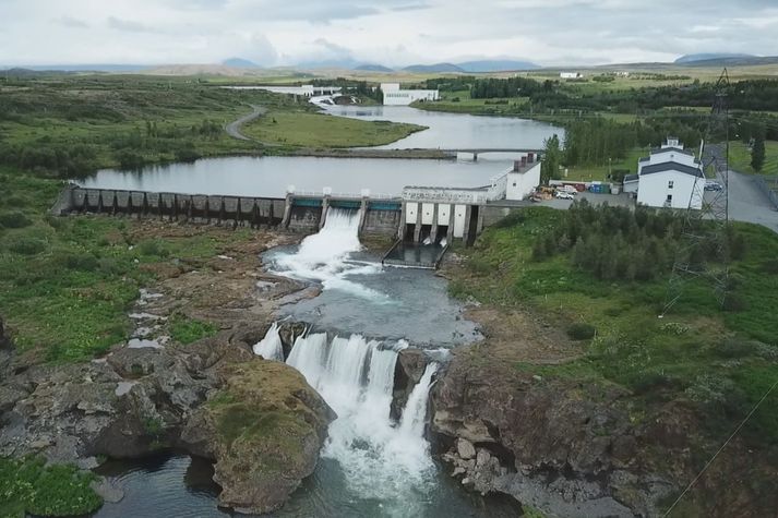 Frá Írafossvirkjun. Fjær er Ljósafossvirkjun. Keypti Kvenfélag Grímsneshrepps hlutabréf í Sogsvirkjunum árið 1951?