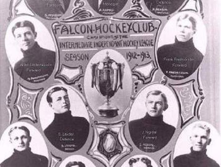 Höfðu fyrir gullinu Liðsmenn Winnipeg Falcons þurftu svo sannarlega að hafa fyrir gullinu. Þeir stofnuðu utandeild í Kanada, unnu hana og fengu í kjölfarið þátttökurétt í aðaldeildinni. Hana unnu þeir einnig og farseðillinn til Belgíu var tryggður.