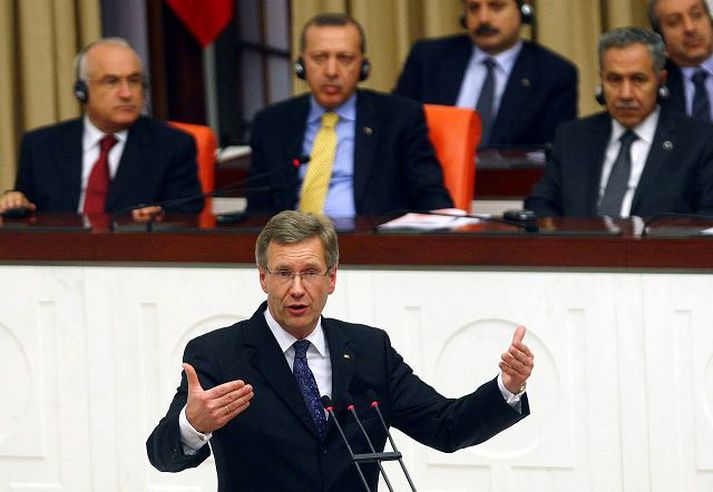 Recep Tayyip Erdogan, forseti Tyrklands, fylgist með Christian Wulff flytja boðskap sinn.nordicphotos/AFP