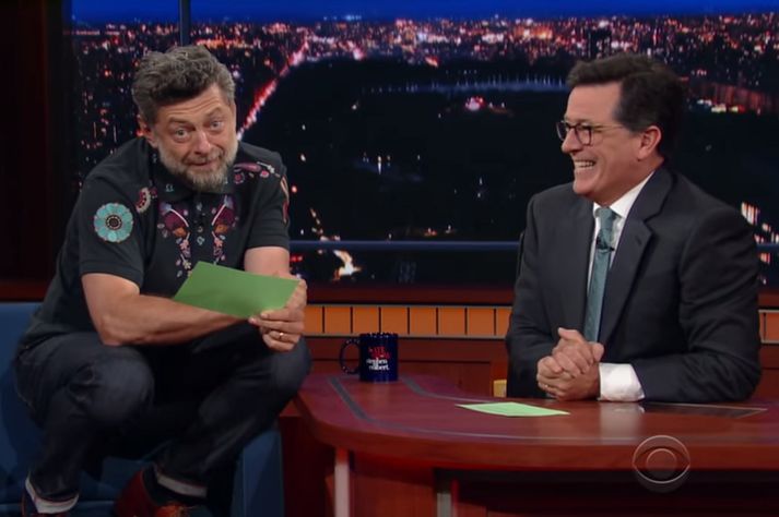 Andy Serkis og Stephen Colbert.