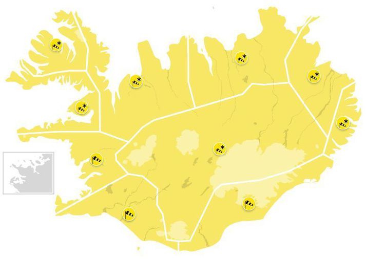 Reikna má með hviðum um 35 metra á sekúndu undir Eyjafjöllum, Hafnarfjalli og á Kjalarnesi. 