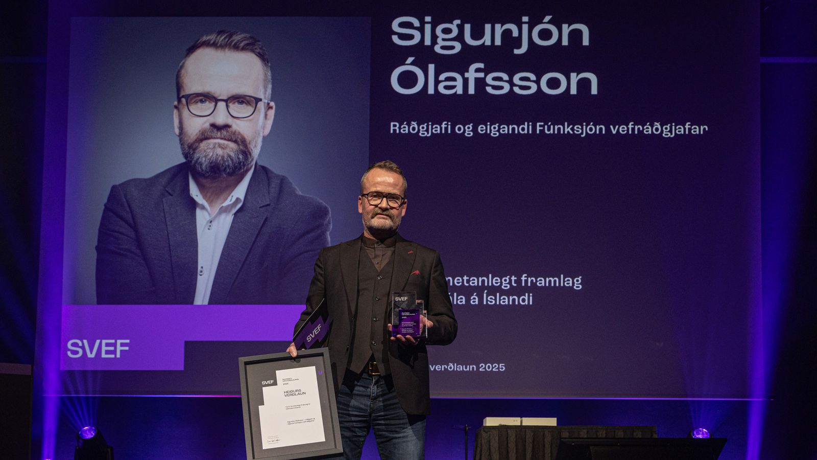 Sigur­jón fékk heiðurs­verð­laun SVEF
