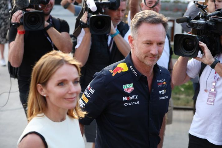 Christian Horner og Geri Halliwell pössuðu sig að láta alla sjá sig á formúlunni í gær. 