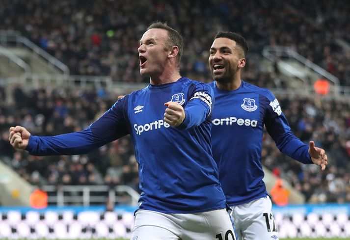 Wayne Rooney fagnar með Everton í vetur