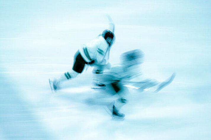 Skotárásin varð gerð á íshokkíleik í Rhode Island.