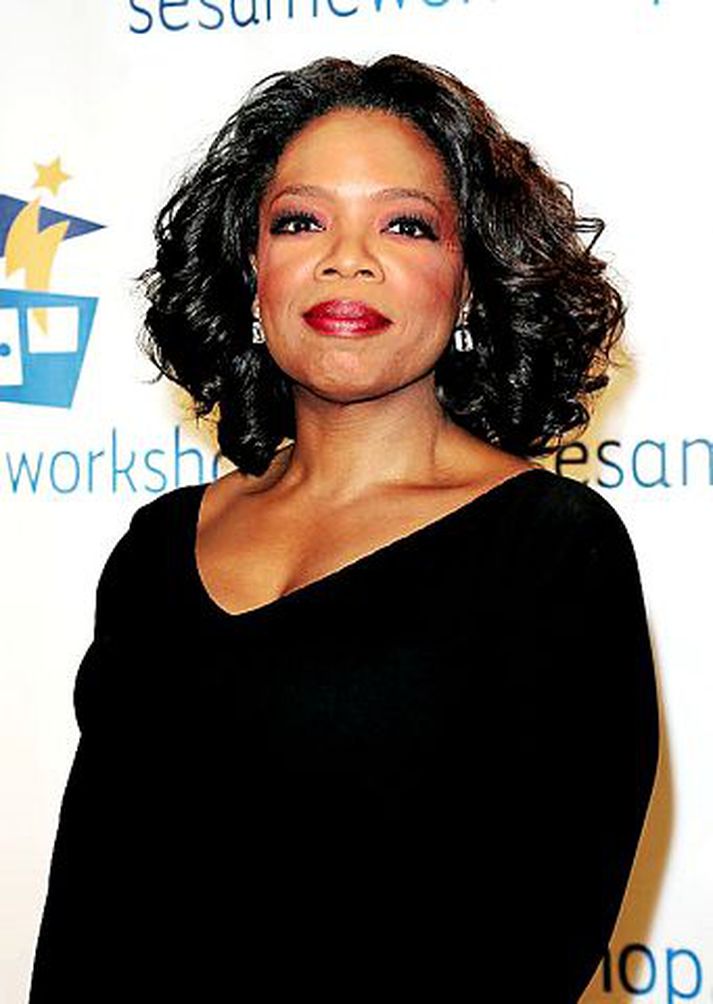 Oprah Winfrey segist ekki vera samkynhneigð líkt og sumir hafa haldið fram. Gaman­leikkonan Rosie O‘Donnell trúir henni. Nordicphotos/getty