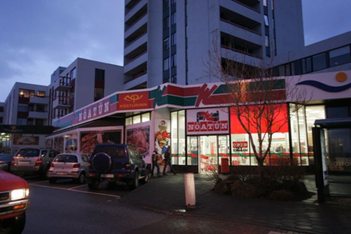 Hamraborg í Kópavogi. Þar kviknaði eldur í gámi eftir hádegið. Mynd/ Heiða Helgudóttir.