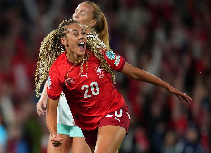 Alayah Pilgrim fagnar seinna marki Sviss sem sendi Ísland endanlega úr keppni á EM.