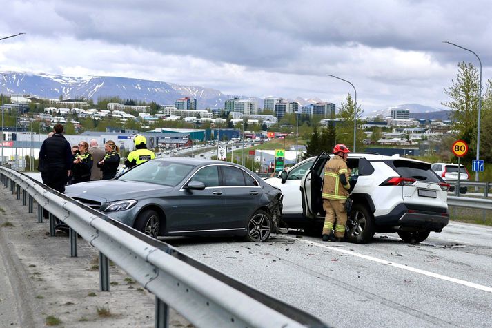 Frá vettvangi á Reykjanesbraut.