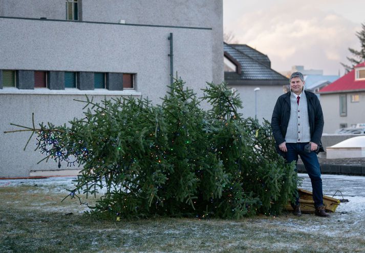 Snorri Jakobsson, hagfræðingur og eigandi Jakobsson Capital, er vita laglaus en af miklu tónlistarfólki kominn. Í den stundaði hann karókí með miklum vinsældum, en það var þó vinur hans sem sá um sönginn að baka til. Snorri á það til að syngja hástöfum, en það er þá aðeins þegar hann er einn í bílnum.