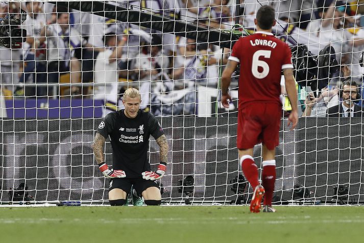 Loris Karius eftir seinni mistökin sín í úrslitaleiknum.