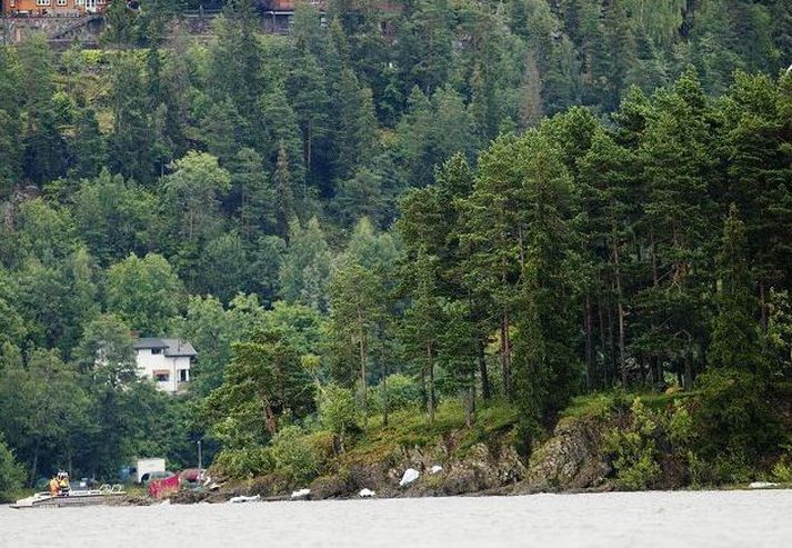 Myndir birtust af Breivik þar sem hann lék eftir árásir sínar í eyjunni. Þær vöktu óhug, sérstaklega meðal aðstandenda og þeirra sem lifðu af.
nordicphotos/afp