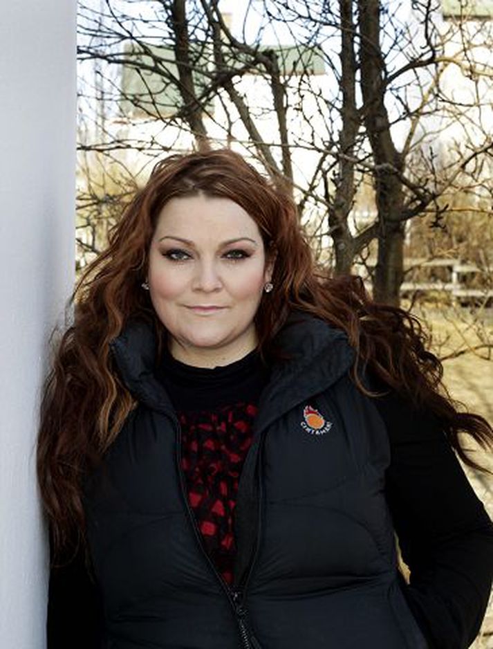 Hera Björk er í Eurovision-kjólnum á forsíðu tímaritsins Out on the Town.