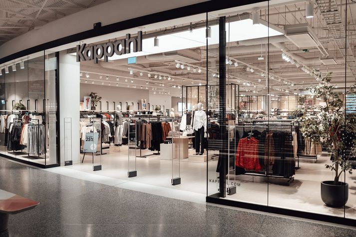 Kappahl var stofnað í Svíþjóð árið 1953 og rekur í dag 345 verslanir í Svíþjóð, Noregi, Finnlandi, Póllandi og Bretlandi. 