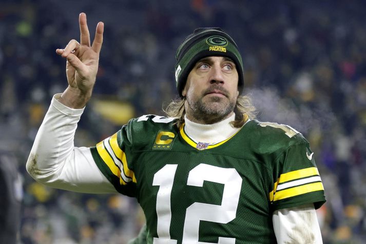 Aaron Rodgers hefur spilað frábærlega með Green Bay Packers en það að hann reyndi að halda réttindum bólusettra án þess að fara í bólusetningu fór ekki vel í suma.