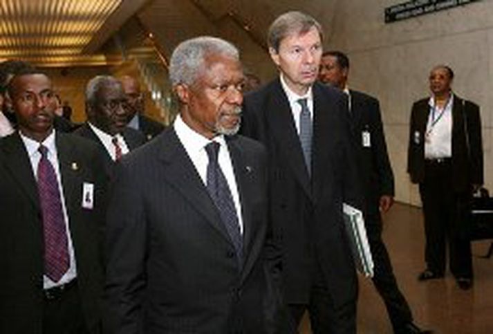 Kofi Annan, aðalritari Sameinuðu þjóðanna hefur lagt mikla áherslu á að koma málum í Afríku í réttan farveg áður en hann hættir á sunnudaginn kemur.