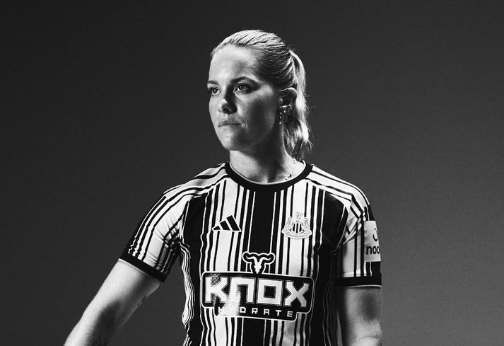 Hildur Antonsdóttir í búningi Newcastle United.