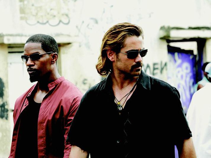 MIami Vice
Leikstjóri: Michael MannAðalhlutverk: Colin Farrell, Jamie Foxx, Li Gong, Naomie Harris 
@TónlistUmfjöllun Niðurstaða:Niðurstaða: Stílsnilli Michaels Mann nýtur sín í botn í þessari bestu aðlögun sjónvarpsefnis að kvikmyndaforminu síðan The Untouchables voru og hétu. Þetta er Miami Vice nýrra tíma. Töff mynd sem er sótthreinsuð af öllu daðri við níunda áratuginn.